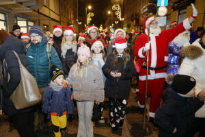 06.12.2024. Kielce. Orszak Świętego Mikołaja / Fot. Wiktor Taszłow - Radio Kielce