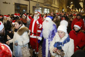 06.12.2024. Kielce. Orszak Świętego Mikołaja / Fot. Wiktor Taszłow - Radio Kielce