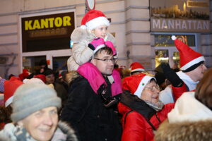 06.12.2024. Kielce. Orszak Świętego Mikołaja / Fot. Wiktor Taszłow - Radio Kielce