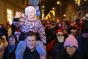 06.12.2024. Kielce. Orszak Świętego Mikołaja / Fot. Wiktor Taszłow - Radio Kielce