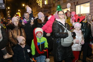 06.12.2024. Kielce. Orszak Świętego Mikołaja / Fot. Wiktor Taszłow - Radio Kielce