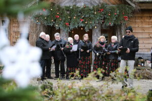 08.12.2024. Ciekoty. Jarmark bożonarodzeniowy / Fot. Wiktor Taszłow - Radio Kielce