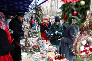 08.12.2024. Ciekoty. Jarmark bożonarodzeniowy / Fot. Wiktor Taszłow - Radio Kielce