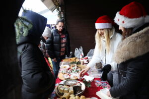 08.12.2024. Ciekoty. Jarmark bożonarodzeniowy / Fot. Wiktor Taszłow - Radio Kielce