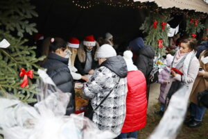 08.12.2024. Ciekoty. Jarmark bożonarodzeniowy / Fot. Wiktor Taszłow - Radio Kielce