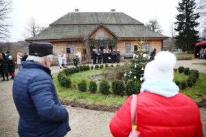 08.12.2024. Ciekoty. Jarmark bożonarodzeniowy / Fot. Wiktor Taszłow - Radio Kielce