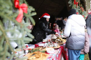 08.12.2024. Ciekoty. Jarmark bożonarodzeniowy / Fot. Wiktor Taszłow - Radio Kielce