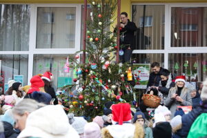 Mieszkańcy Czarnowa po raz kolejny ubrali wspólnie choinkę