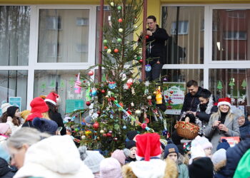 Mieszkańcy Czarnowa po raz kolejny ubrali wspólnie choinkę