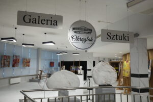 13.12.2024. Kielce. Galeria "Okrąglak". Wystawa „Przestrzeń i faktura” / Fot. Wiktor Taszłow - Radio Kielce