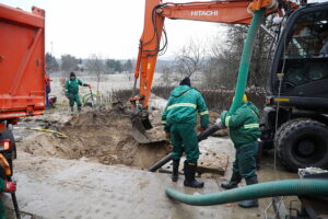 14.12.2024. Kielce. Białogon. Awaria wodociągu / Fot. Wiktor Taszłow - Radio Kielce