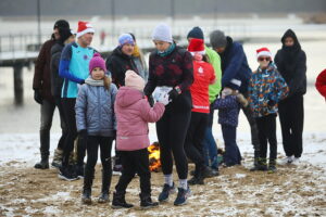 15.12.2024. Borków. Bieg Świąteczna Piątka z Morsowaniem / Fot. Wiktor Taszłow - Radio Kiece