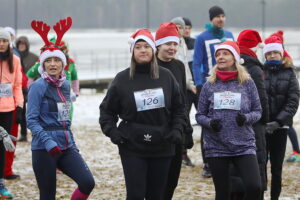 15.12.2024. Borków. Bieg Świąteczna Piątka z Morsowaniem / Fot. Wiktor Taszłow - Radio Kiece