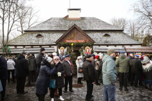 15.12.2024. Kielce. Kiermasz Bożonarodzeniowy w Dworku Laszczyków / Fot. Wiktor Taszłow - Radio Kiece