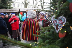 15.12.2024. Kielce. Kiermasz Bożonarodzeniowy w Dworku Laszczyków / Fot. Wiktor Taszłow - Radio Kiece