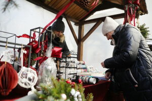 15.12.2024. Kielce. Kiermasz Bożonarodzeniowy w Dworku Laszczyków / Fot. Wiktor Taszłow - Radio Kiece