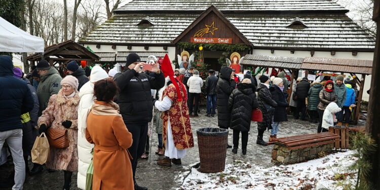 Tradycyjny kiermasz świąteczny zgromadził tłumy