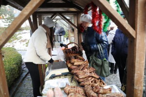 15.12.2024. Kielce. Kiermasz Bożonarodzeniowy w Dworku Laszczyków / Fot. Wiktor Taszłow - Radio Kiece