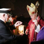 15.12.2024. Kielce. Betlejemskie Światło Pokoju dotarło do Kielc / Fot. Wiktor Taszłow - Radio Kielce
