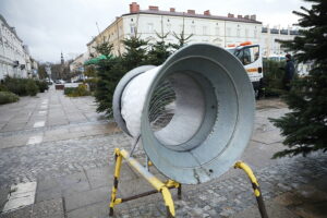 15.12.2024. Kielce. Sprzedaż choinek. / Fot. Wiktor Taszłow - Radio Kielce