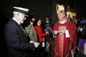 15.12.2024. Kielce. Betlejemskie Światło Pokoju dotarło do Kielc / Fot. Wiktor Taszłow - Radio Kielce