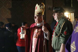 15.12.2024. Kielce. Betlejemskie Światło Pokoju dotarło do Kielc / Fot. Wiktor Taszłow - Radio Kielce