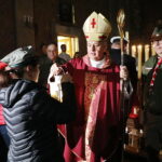 15.12.2024. Kielce. Betlejemskie Światło Pokoju dotarło do Kielc / Fot. Wiktor Taszłow - Radio Kielce