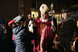 15.12.2024. Kielce. Betlejemskie Światło Pokoju dotarło do Kielc / Fot. Wiktor Taszłow - Radio Kielce