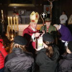 15.12.2024. Kielce. Betlejemskie Światło Pokoju dotarło do Kielc / Fot. Wiktor Taszłow - Radio Kielce