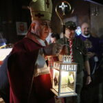 15.12.2024. Kielce. Betlejemskie Światło Pokoju dotarło do Kielc / Fot. Wiktor Taszłow - Radio Kielce