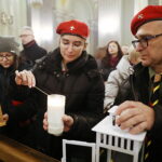 15.12.2024. Kielce. Betlejemskie Światło Pokoju dotarło do Kielc / Fot. Wiktor Taszłow - Radio Kielce