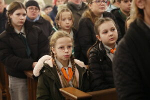 15.12.2024. Kielce. Betlejemskie Światło Pokoju dotarło do Kielc / Fot. Wiktor Taszłow - Radio Kielce