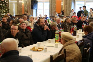 24.12.2024. Kielce. Wigilia dla samotnych, ubogich i bezdomnych / Fot. Wiktor Taszłow - Radio Kielce