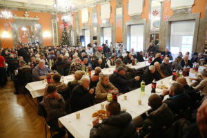 24.12.2024. Kielce. Wigilia dla samotnych, ubogich i bezdomnych / Fot. Wiktor Taszłow - Radio Kielce