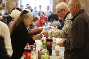 24.12.2024. Kielce. Wigilia dla samotnych, ubogich i bezdomnych / Fot. Wiktor Taszłow - Radio Kielce