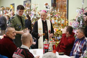 24.12.2024. Kielce. Wigilia dla samotnych, ubogich i bezdomnych / Fot. Wiktor Taszłow - Radio Kielce