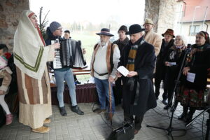 25.12.2024. Brzeziny. Żywa szopka. / Fot. Wiktor Taszłow - Radio Kielce