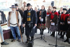 25.12.2024. Brzeziny. Żywa szopka. / Fot. Wiktor Taszłow - Radio Kielce