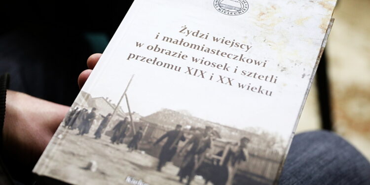 30.12.2024. Kielce. Dworek Laszczyków. Prezentacja publikacji „Żydzi wiejscy i małomiasteczkowi w obrazie wiosek i sztetli przełomu XIX i XX wieku” / Fot. Wiktor Taszłow - Radio Kielce