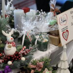 02.12.2024. Kielce. Kiermasz ozdób świątecznych przygotowanych przez niepełnosprawnych w Urzędzie Marszałkowskim / Fot. Wiktor Taszłow - Radio Kielce