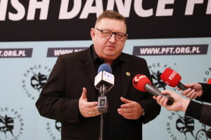 03.12.2024. Kielce. Parada Państw biorących udział w Mistrzostwach Świata IDO. Na zdjęciu: Piotr Patłaszyński - prezesem Polskiej Federacji Tańca IDO / Fot. Wiktor Taszłow - Radio Kielce