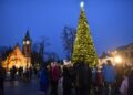 06.12.2024. Końskie. Choinka i świąteczne iluminacje na rynku / Fot. Magdalena Galas-Klusek – Radio Kielce