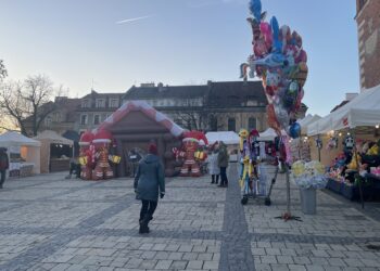 14.12.2024. Sandomierz. Kiermasz mikołajkowo-świąteczny / Fot. Grażyna Szlęzak - Radio Kielce