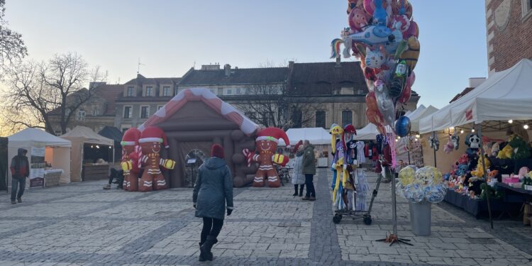 14.12.2024. Sandomierz. Kiermasz mikołajkowo-świąteczny / Fot. Grażyna Szlęzak - Radio Kielce