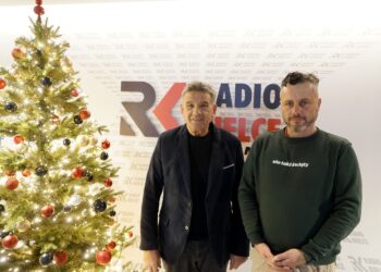 15.12.2024. Polonijne Radio Kielce. Na zdjęciu: Marek Adamczak – właściciel Muzeum Samochodu Jana Pawła II, fundator pomnika Polaków w Wierszynie na Syberii i Paweł Kabelis – wolontariusz w polskim kościele św. Stanisława w Wierszynie na Syberii / Fot. Piotr Kwaśniewski - Radio Kielce