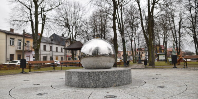 11.12.2024. Radoszyce. Rynek / Fot. Magdalena Galas-Klusek - Radio Kielce