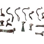 Rzymskie zapinki oraz siekiera sprzed 3 tysięcy lat w sandomierskim muzeum