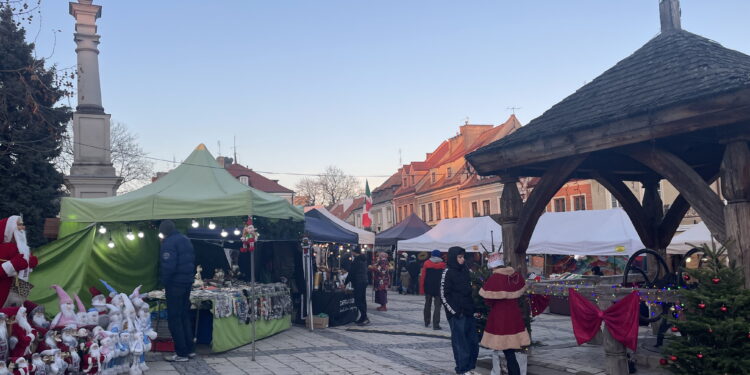 W Sandomierzu rozpoczął się przedświąteczny kiermasz