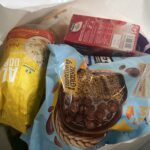 16.12.2024. Sandomierz. Caritas Diecezji Sandomierskiej. Wydawanie paczek żywnościowych dla potrzebujących / Fot. Grażyna Szlęzak - Radio Kielce