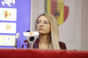 10.12.2024. Kielce. Konferencja prasowa Agaty Wojdy i Rady Nadzorczej Korona S.A. Na zdjęciu: Ewelina Włodarczyk - członek Rady Nadzorczej Korona S.A. / Fot. Jarosław Kubalski - Radio Kielce